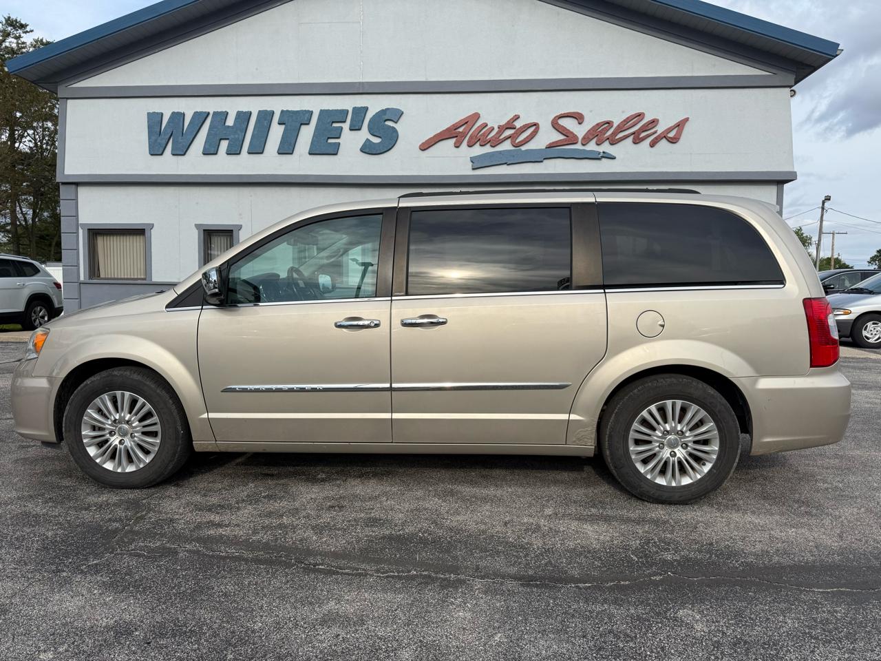 Chrysler Town & Country Touring-L 2012