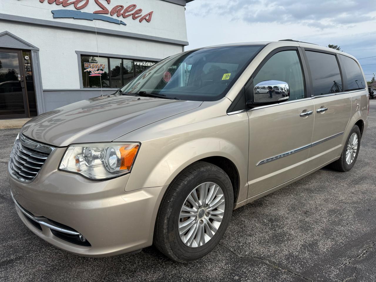 Chrysler Town & Country Touring-L 2012