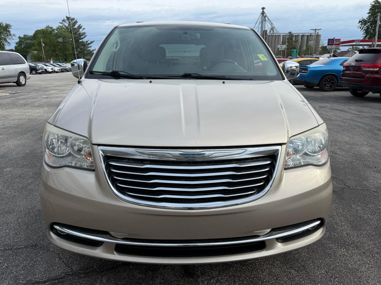 Chrysler Town & Country Touring-L 2012