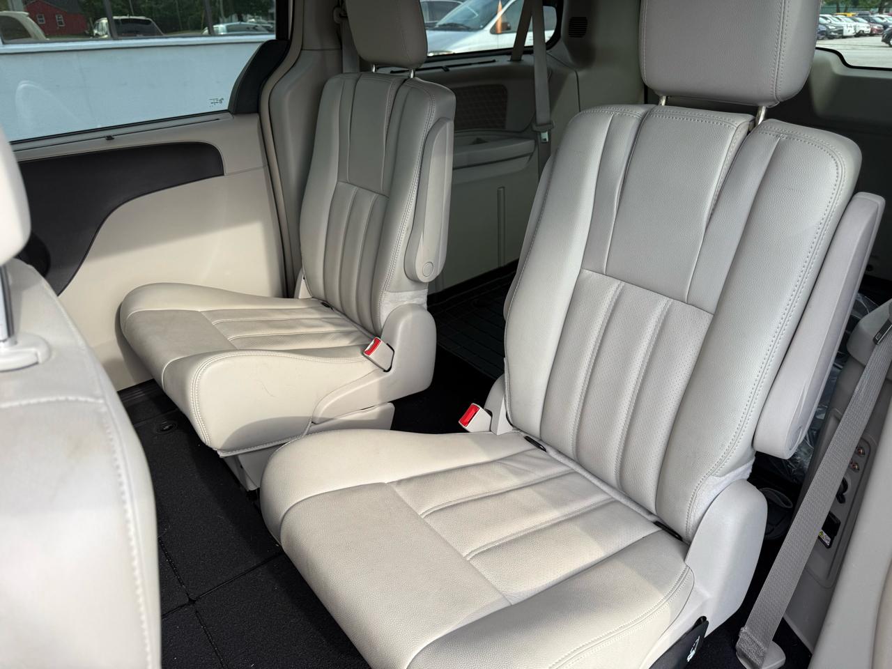 Chrysler Town & Country Touring-L 2012