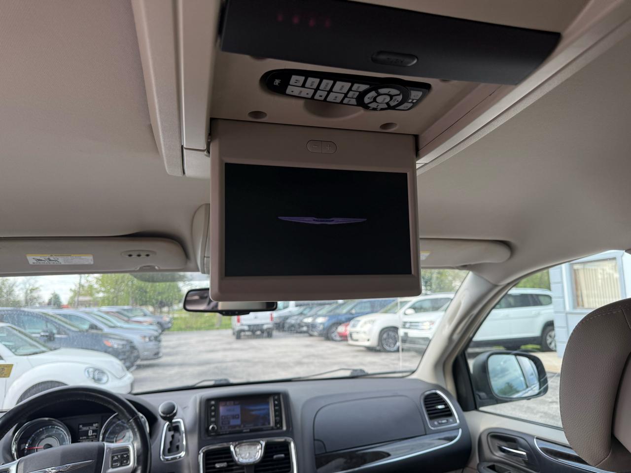 Chrysler Town & Country Touring-L 2012