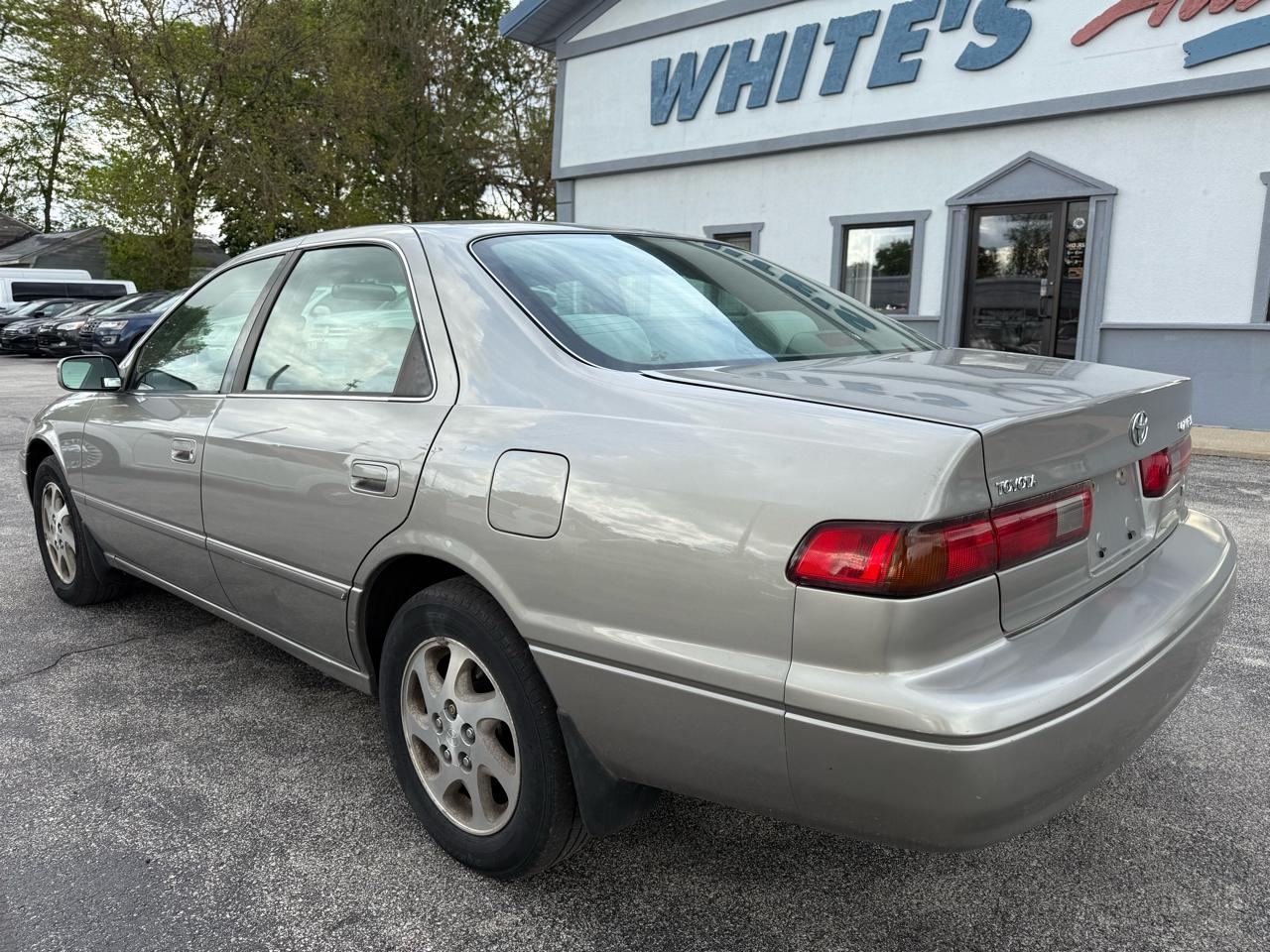 Toyota Camry LE V6 1999