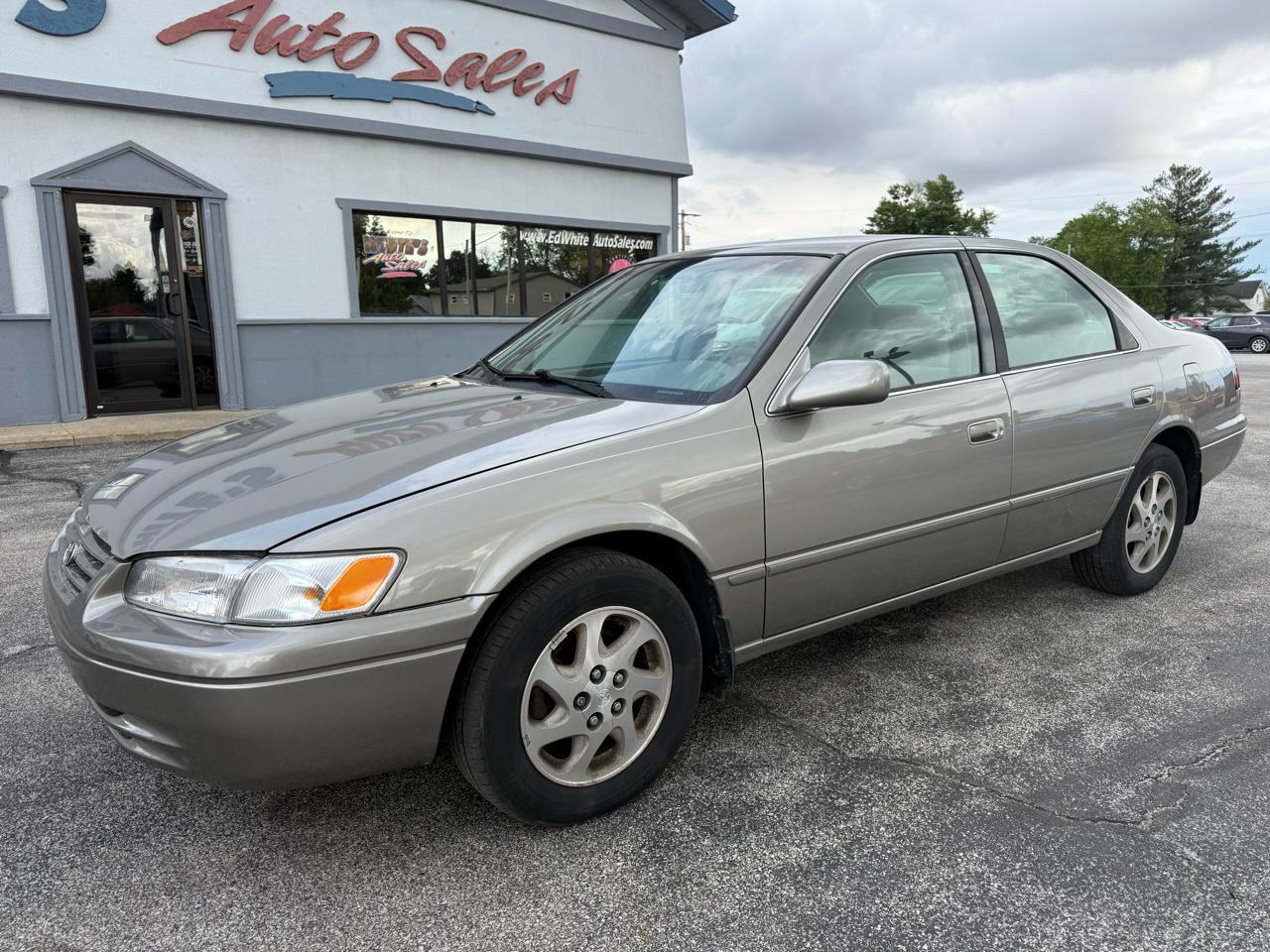 Toyota Camry LE V6 1999