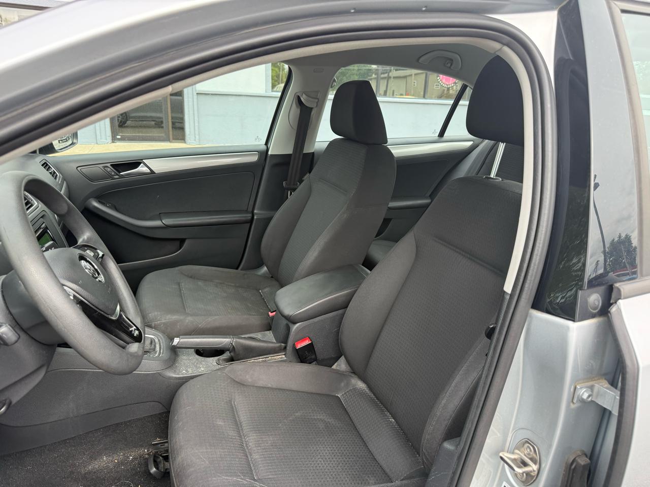 Volkswagen Jetta SE 6A 2015
