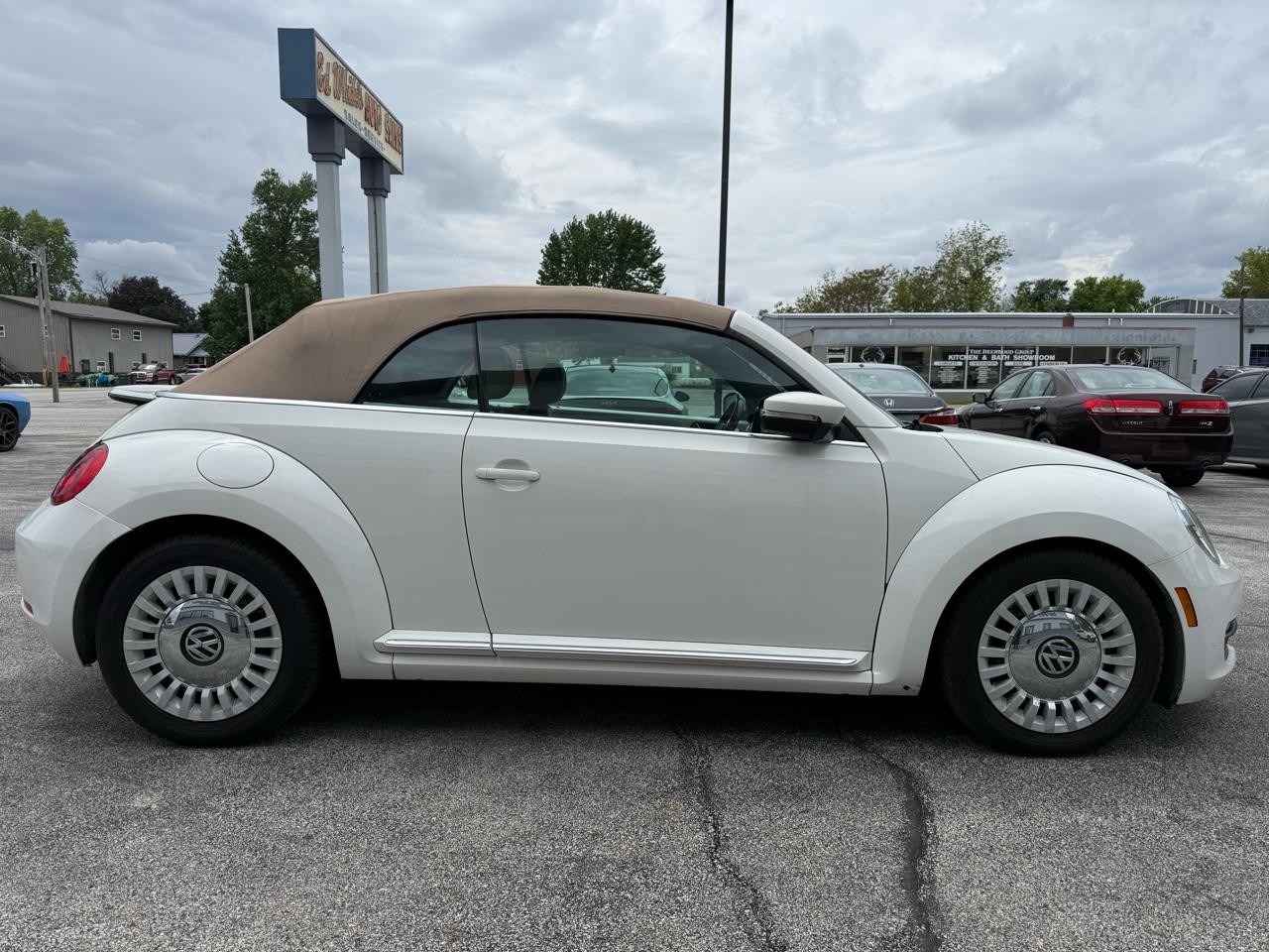 Volkswagen Beetle 2.5L Convertible 2013