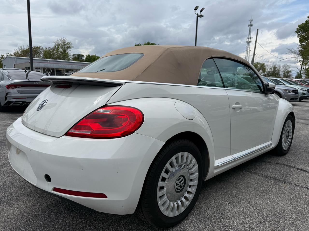Volkswagen Beetle 2.5L Convertible 2013