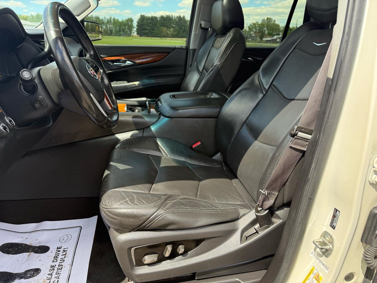 Cadillac Escalade Luxury 4WD 2015