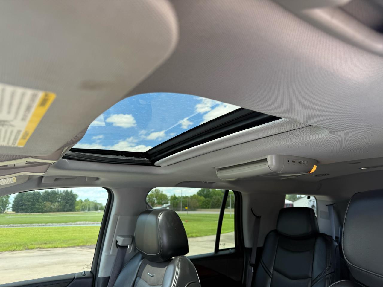 Cadillac Escalade Luxury 4WD 2015