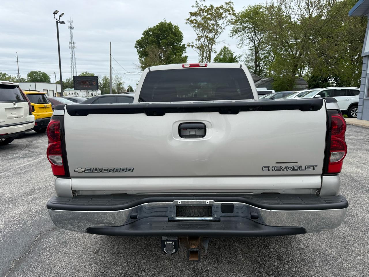 Chevrolet Silverado 1500 LS Ext. Cab Short Bed 2WD 2004