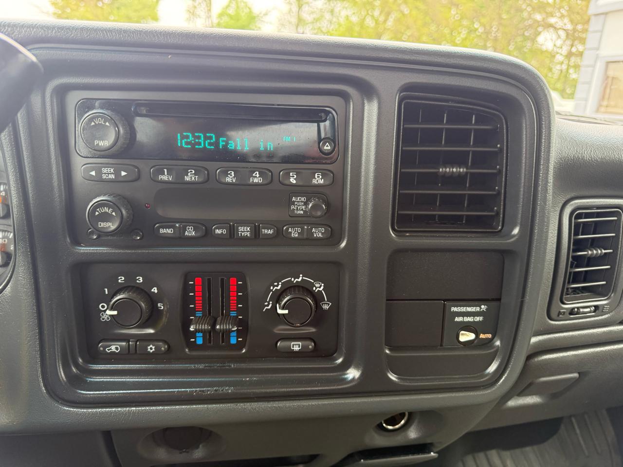 Chevrolet Silverado 1500 LS Ext. Cab Short Bed 2WD 2004