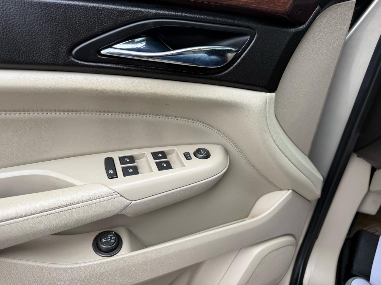Cadillac SRX Luxury Collection AWD 2011