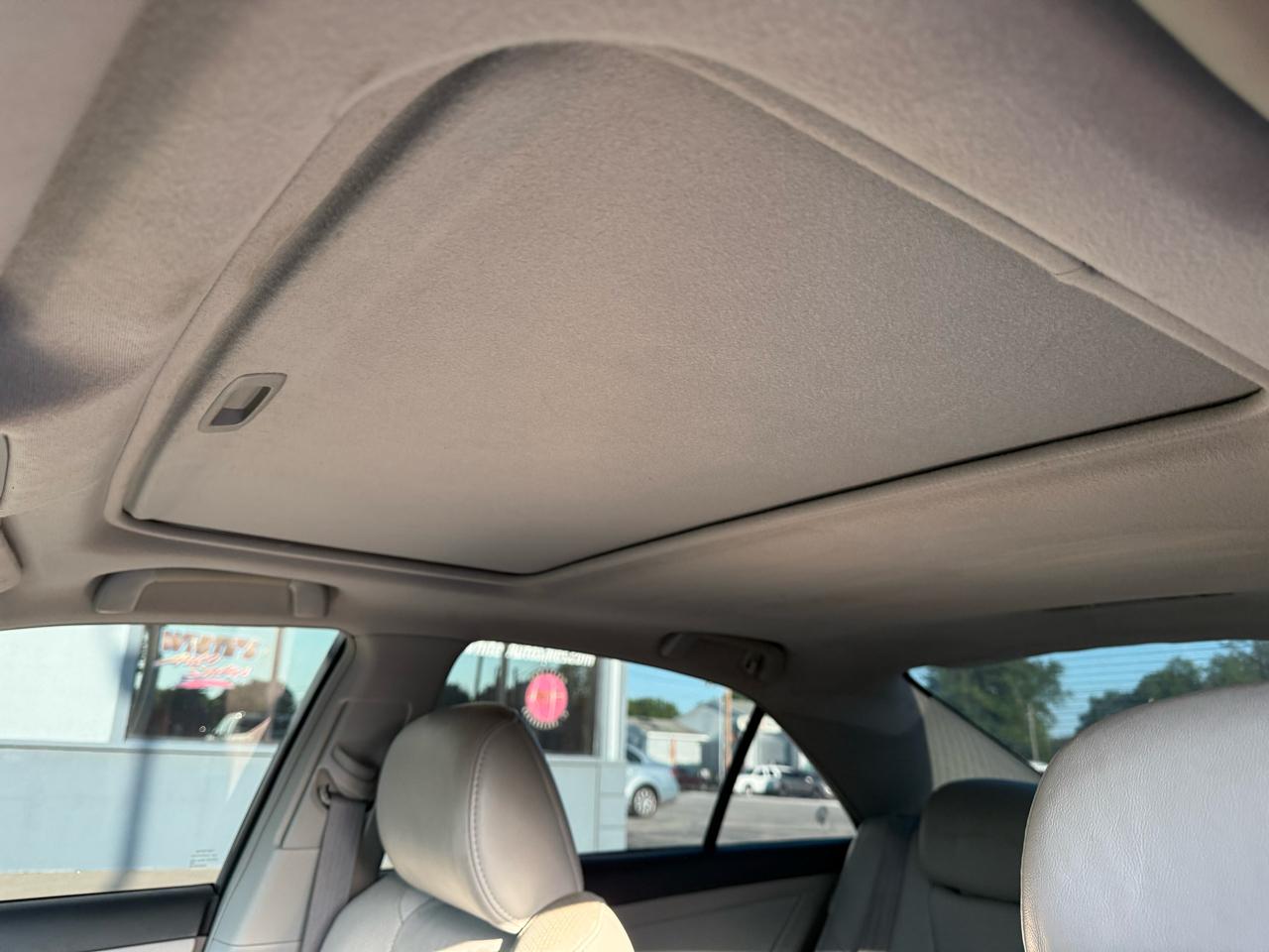 Toyota Camry SE 5-Spd AT 2009