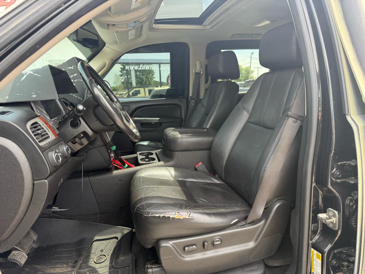 Chevrolet Suburban LT 1500 4WD 2012