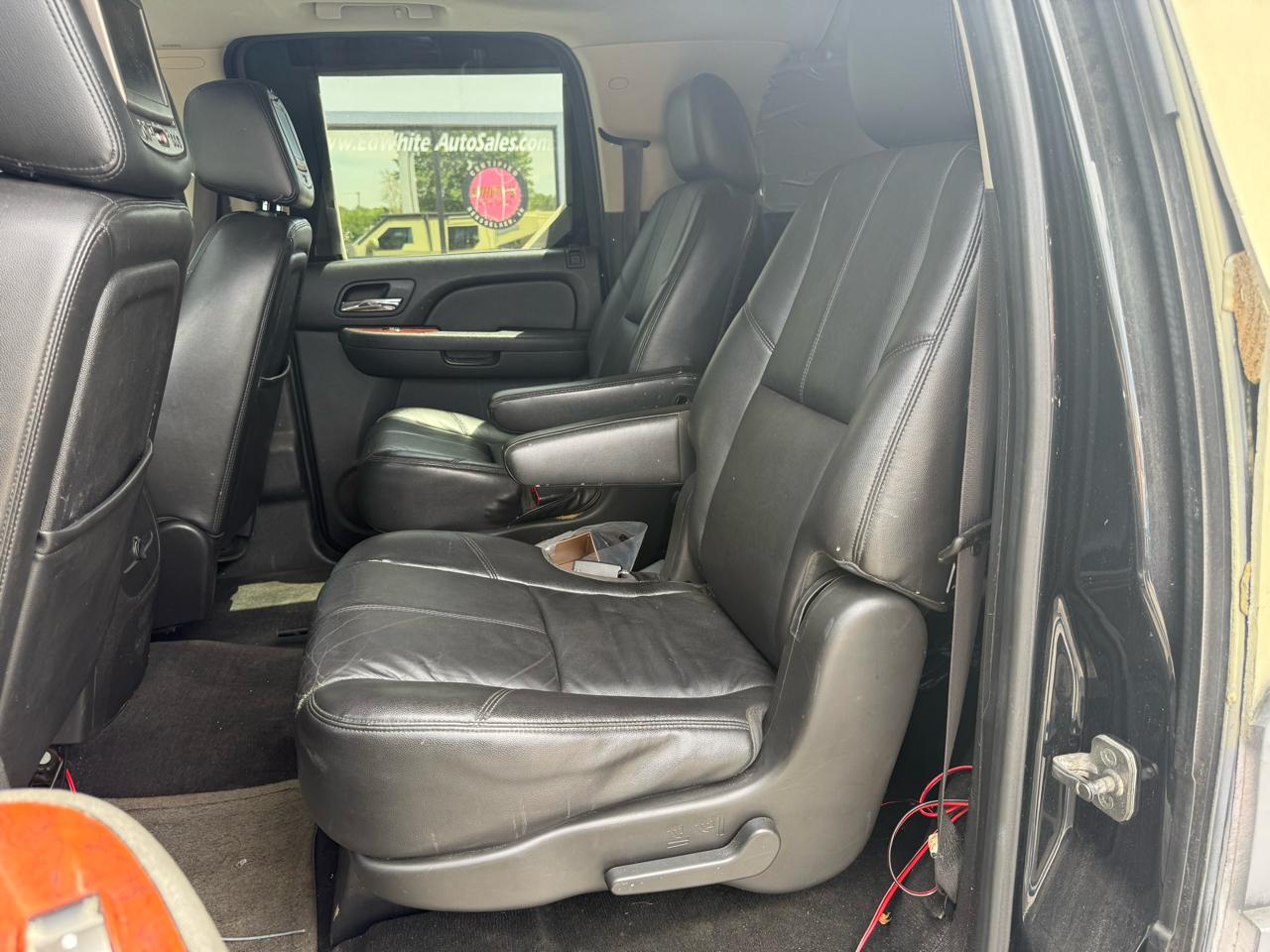 Chevrolet Suburban LT 1500 4WD 2012