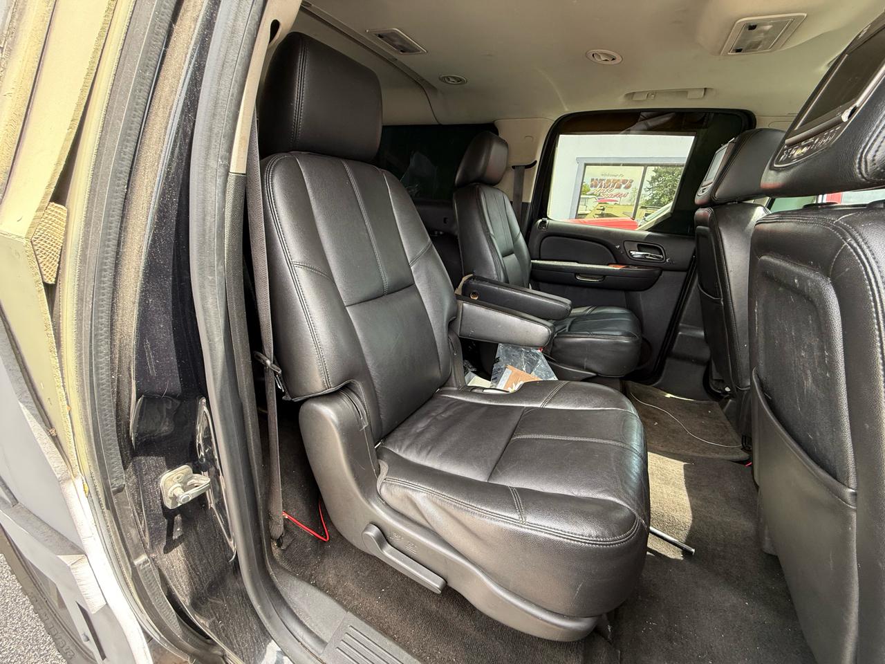 Chevrolet Suburban LT 1500 4WD 2012