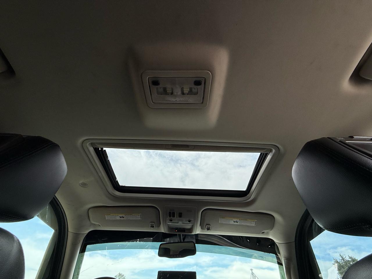 Chevrolet Suburban LT 1500 4WD 2012