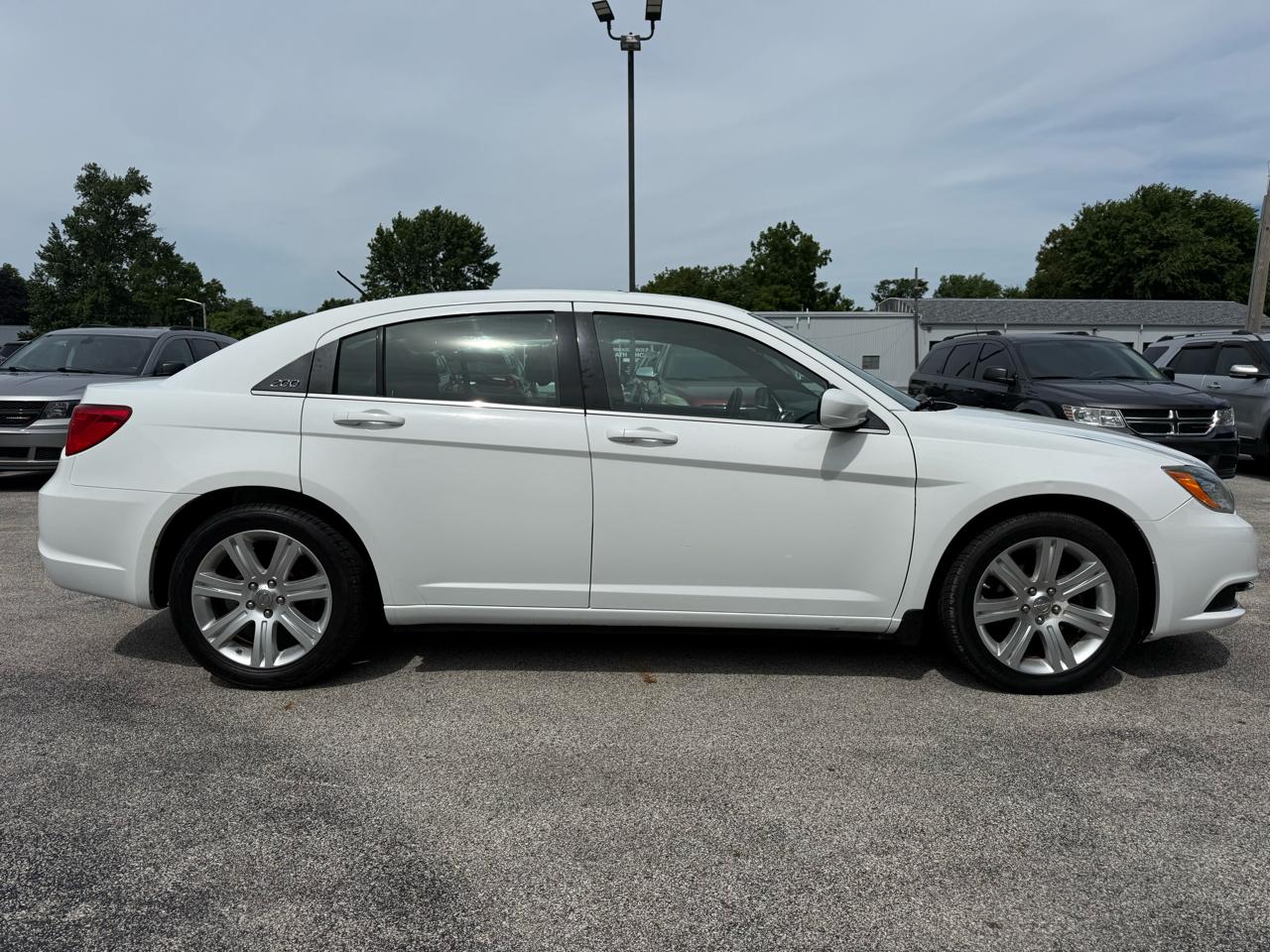 Chrysler 200 LX 2013