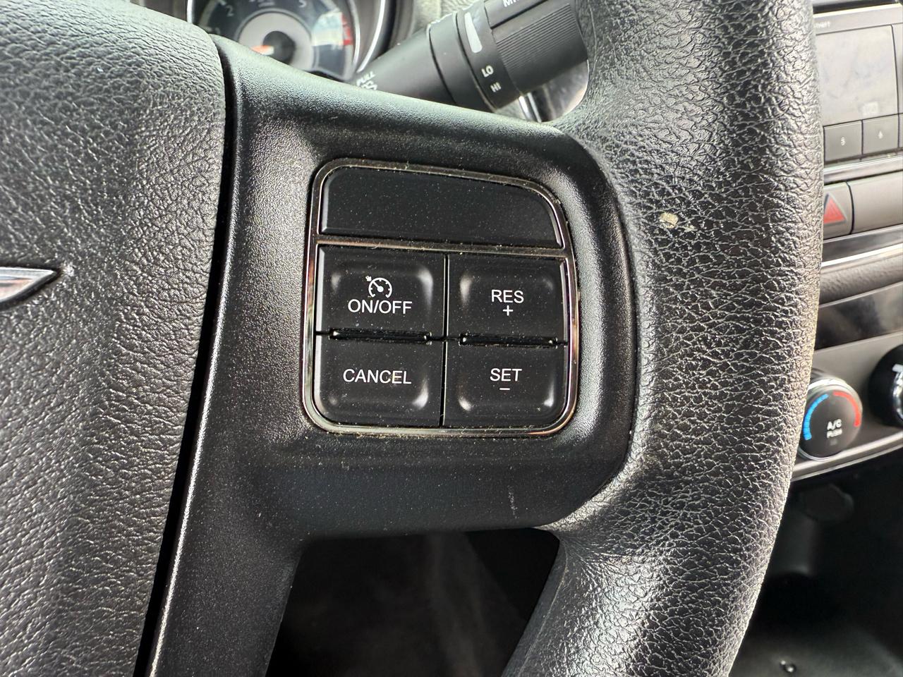 Chrysler 200 LX 2013