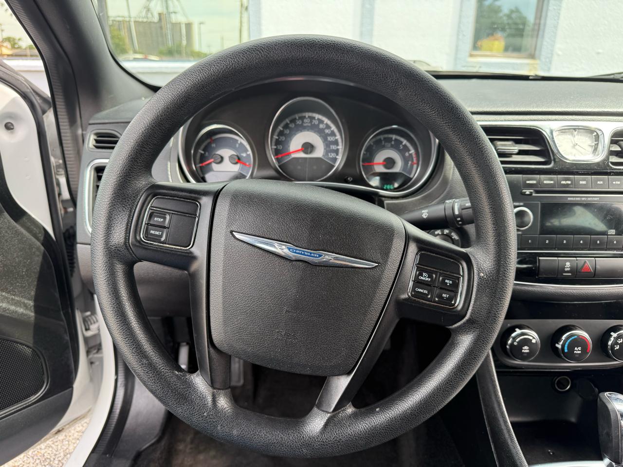 Chrysler 200 LX 2013