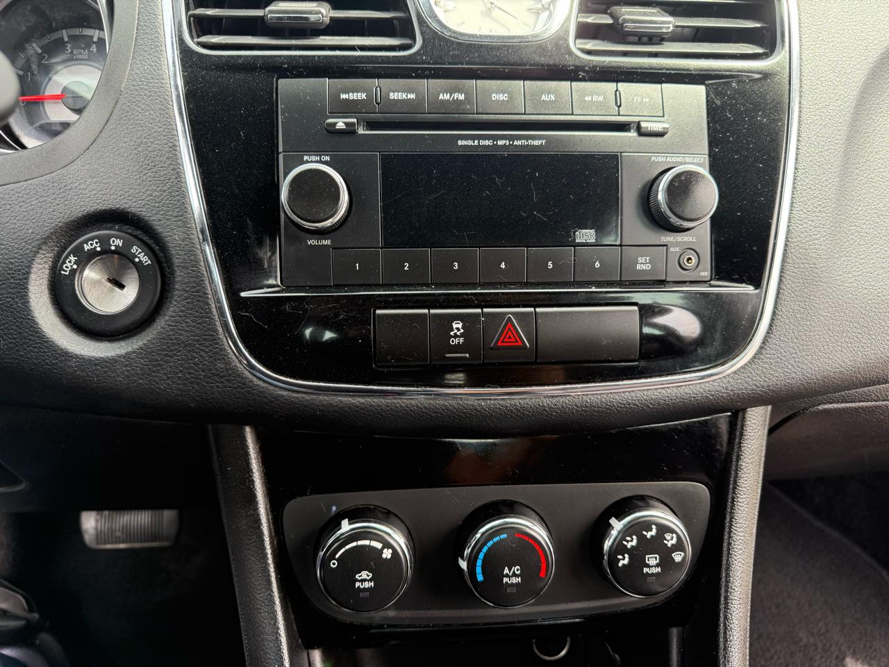 Chrysler 200 LX 2013