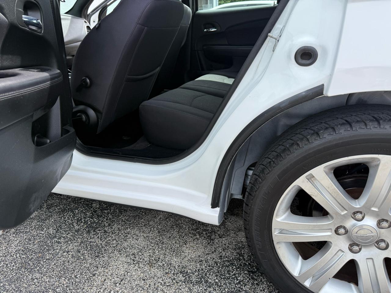 Chrysler 200 LX 2013