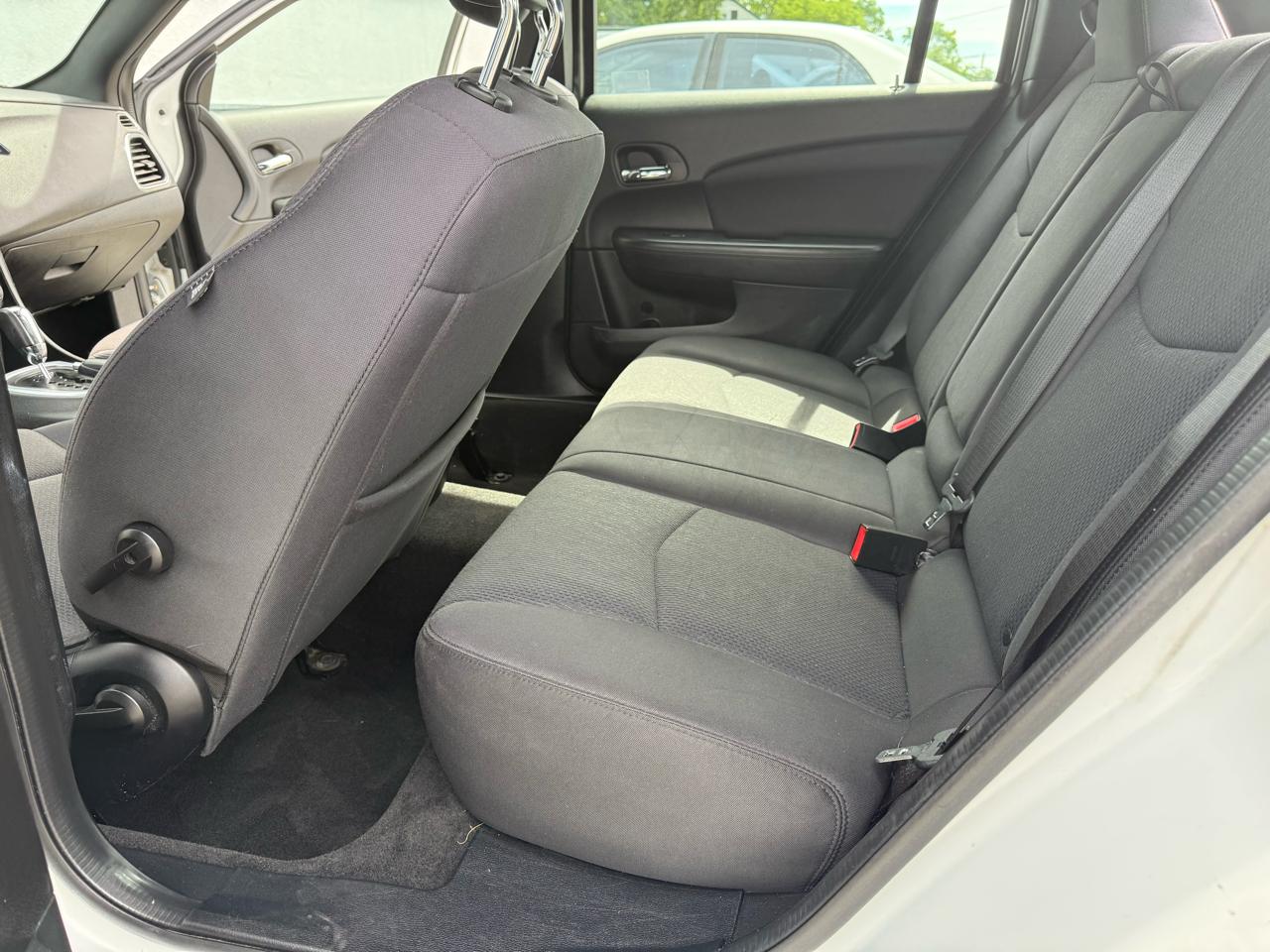 Chrysler 200 LX 2013