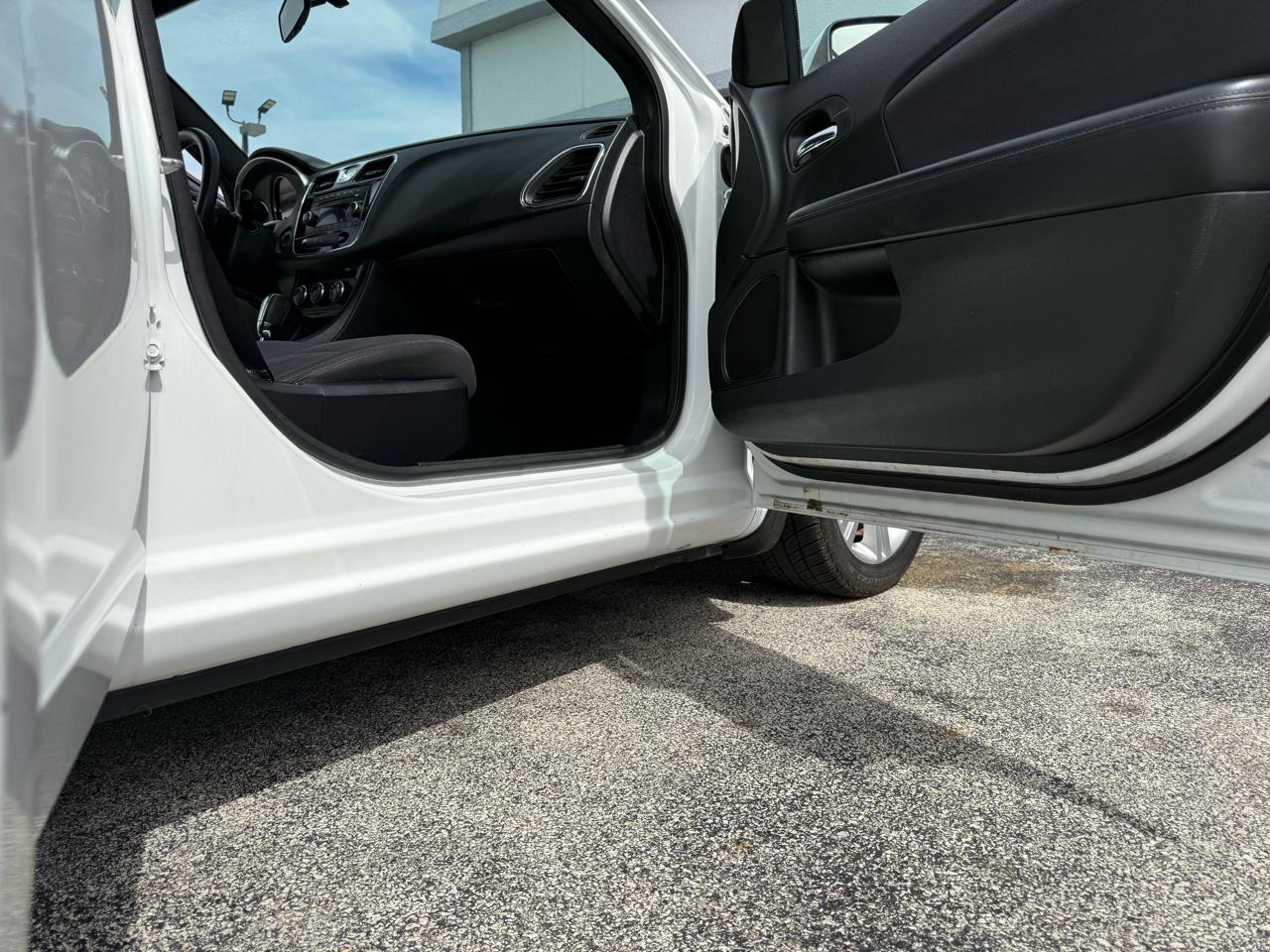 Chrysler 200 LX 2013