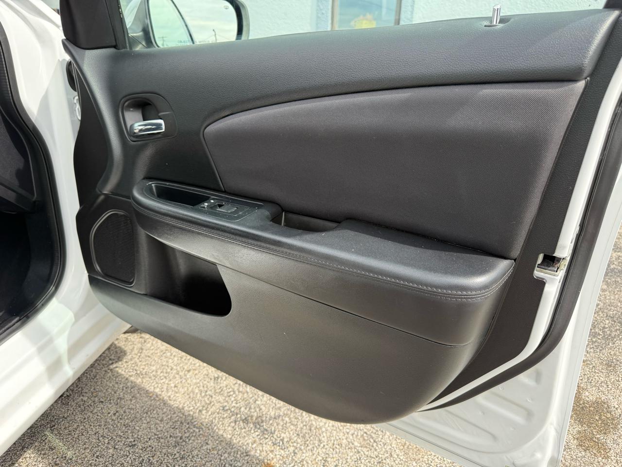 Chrysler 200 LX 2013
