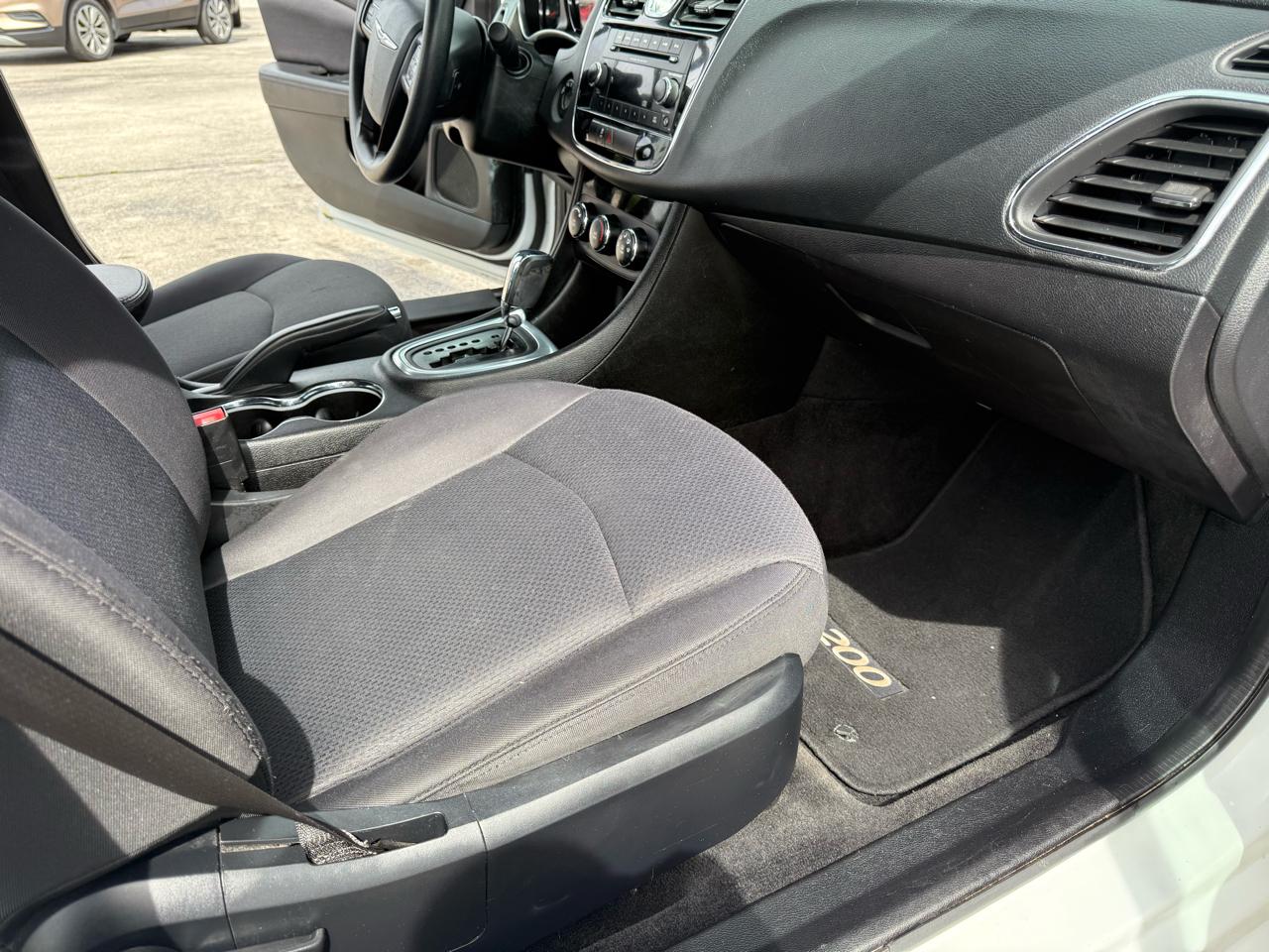 Chrysler 200 LX 2013