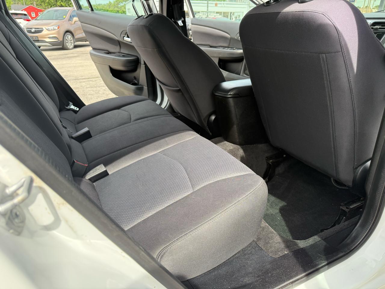 Chrysler 200 LX 2013