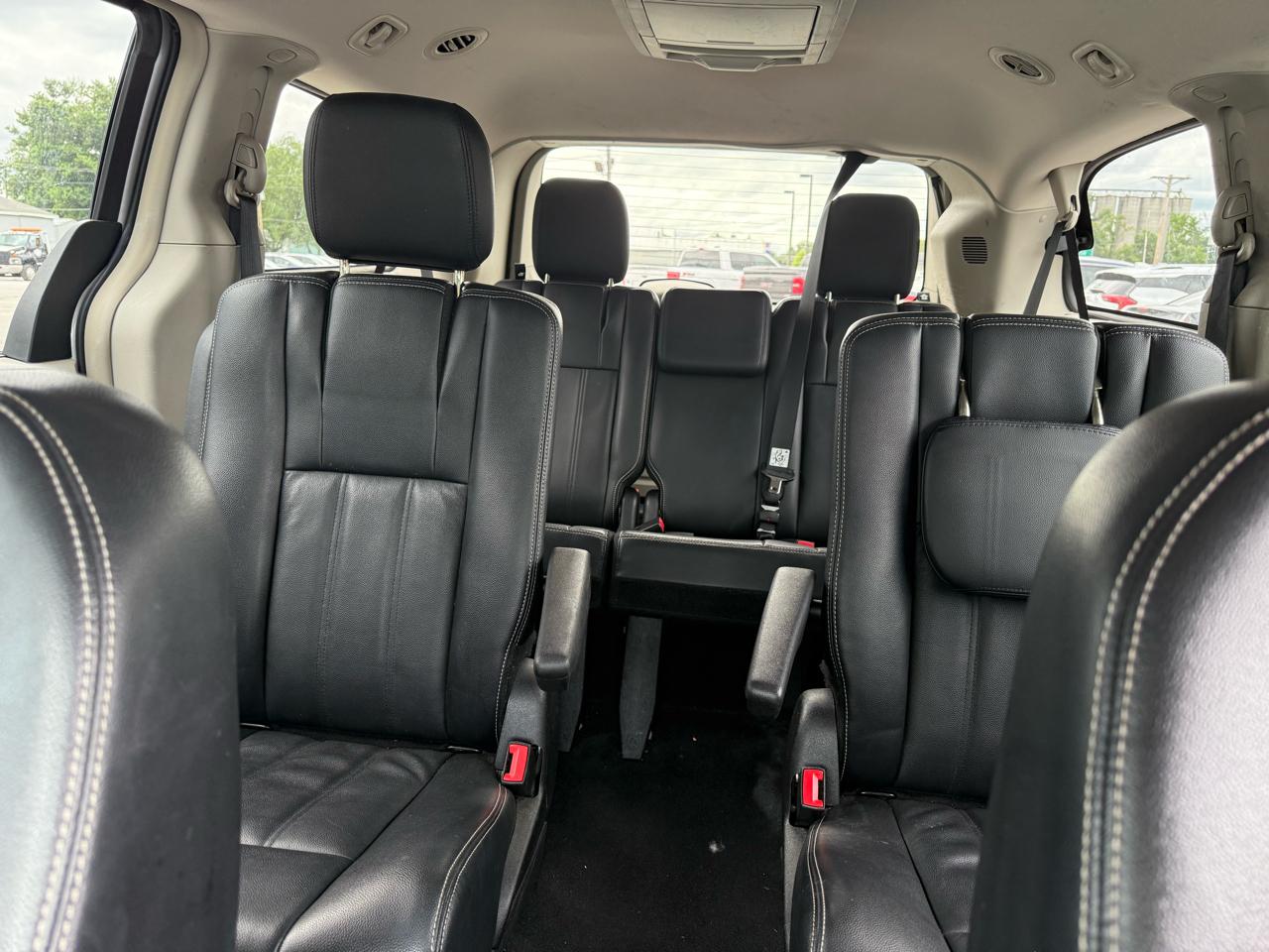 Chrysler Town & Country Touring 2013