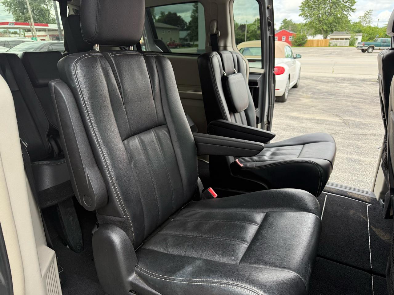 Chrysler Town & Country Touring 2013