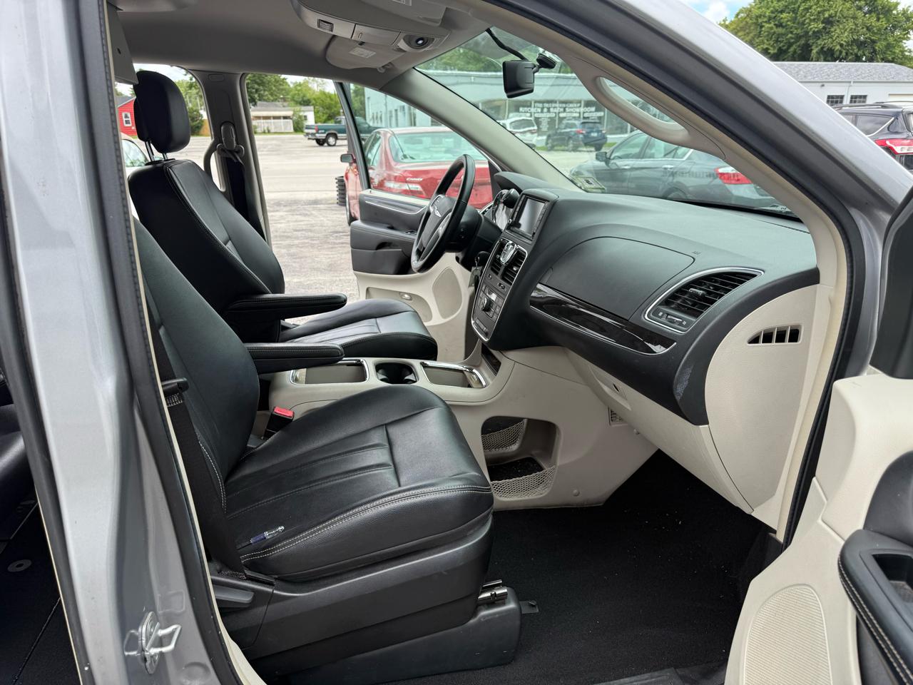 Chrysler Town & Country Touring 2013
