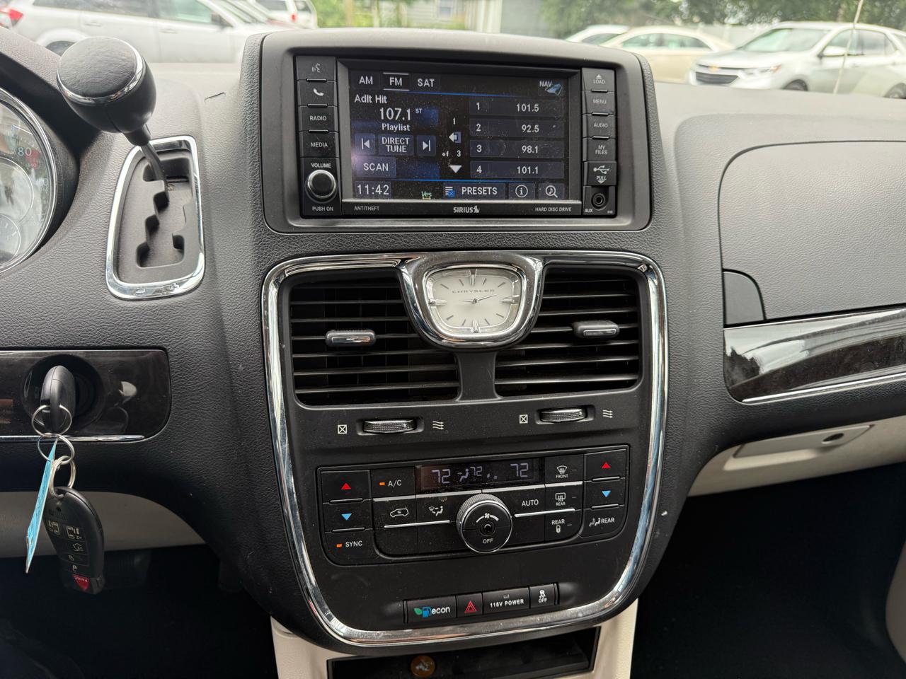 Chrysler Town & Country Touring 2013