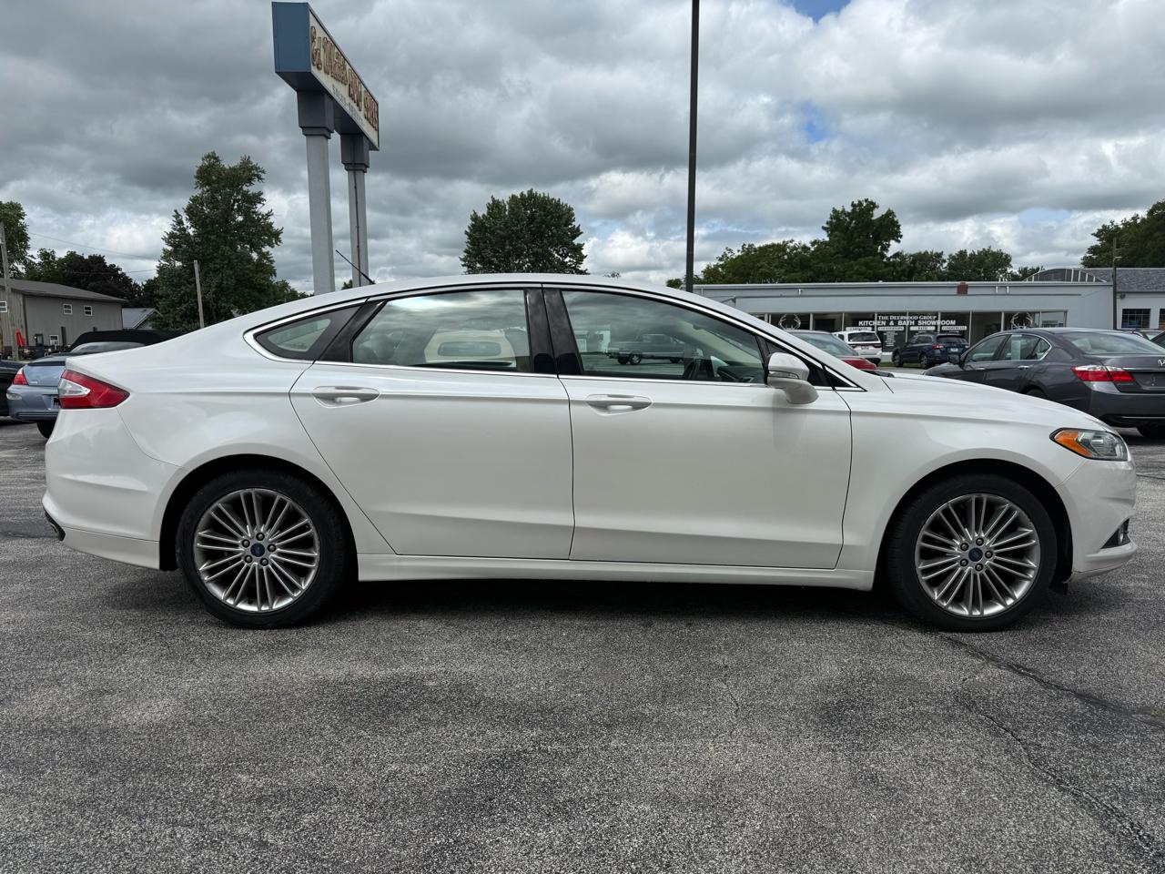 Ford Fusion SE 2015
