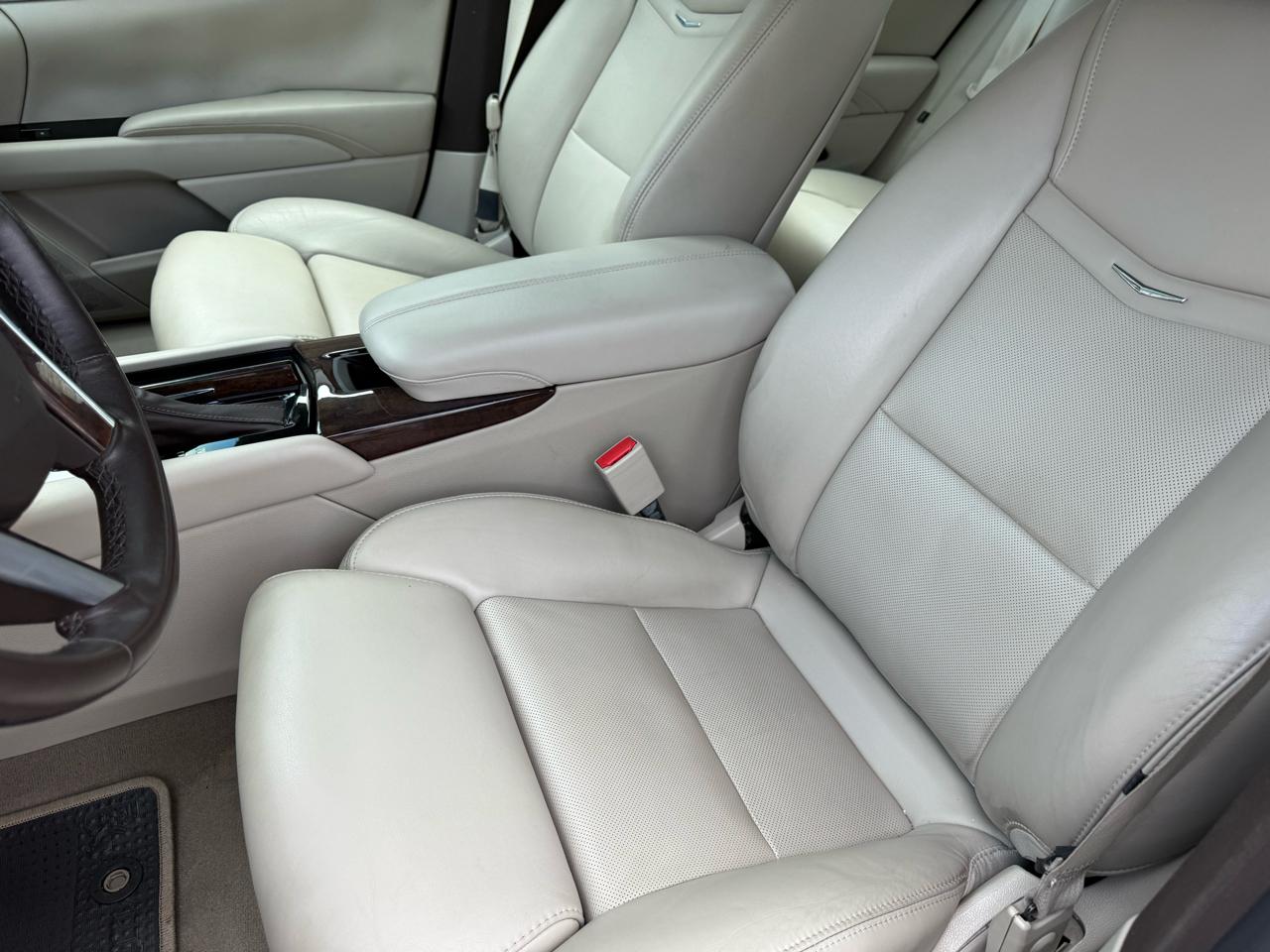 Cadillac XTS Luxury 2013