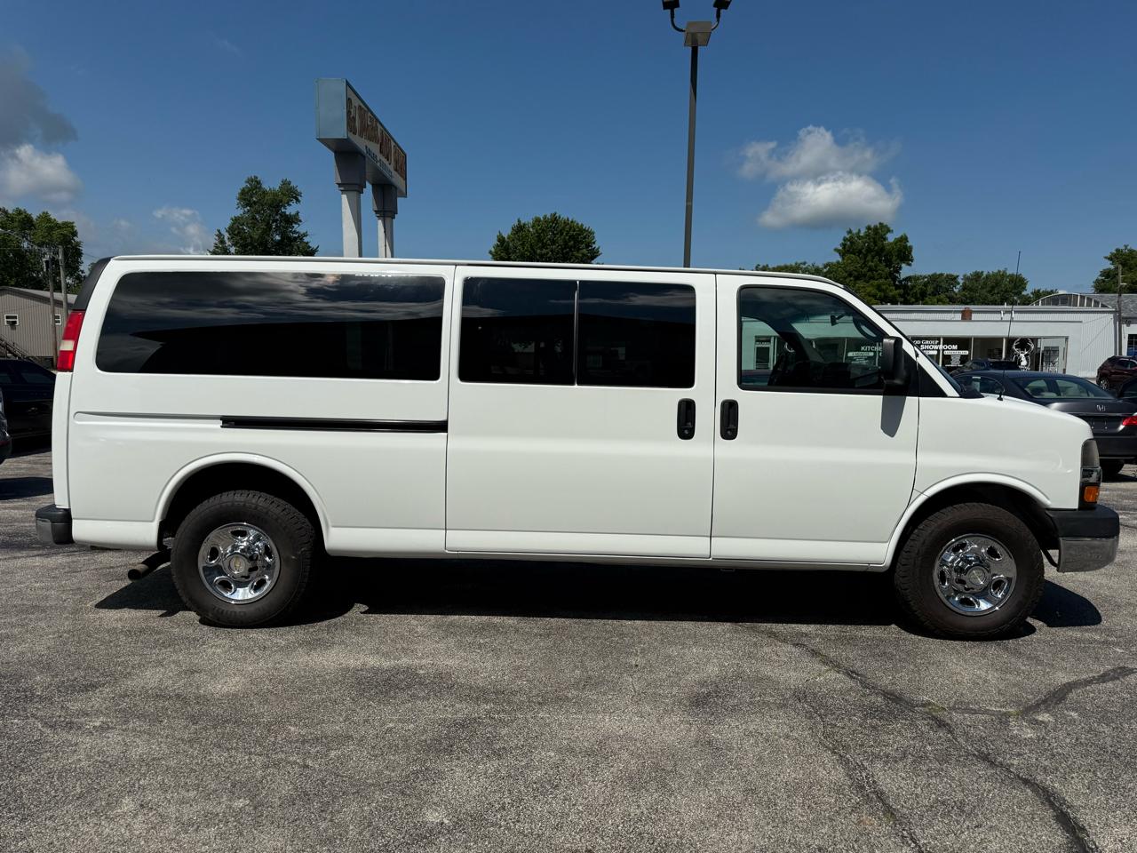 Chevrolet Express LT 3500 Extended 2011