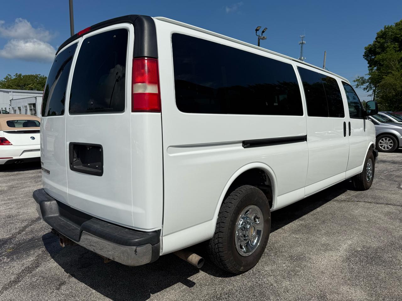 Chevrolet Express LT 3500 Extended 2011