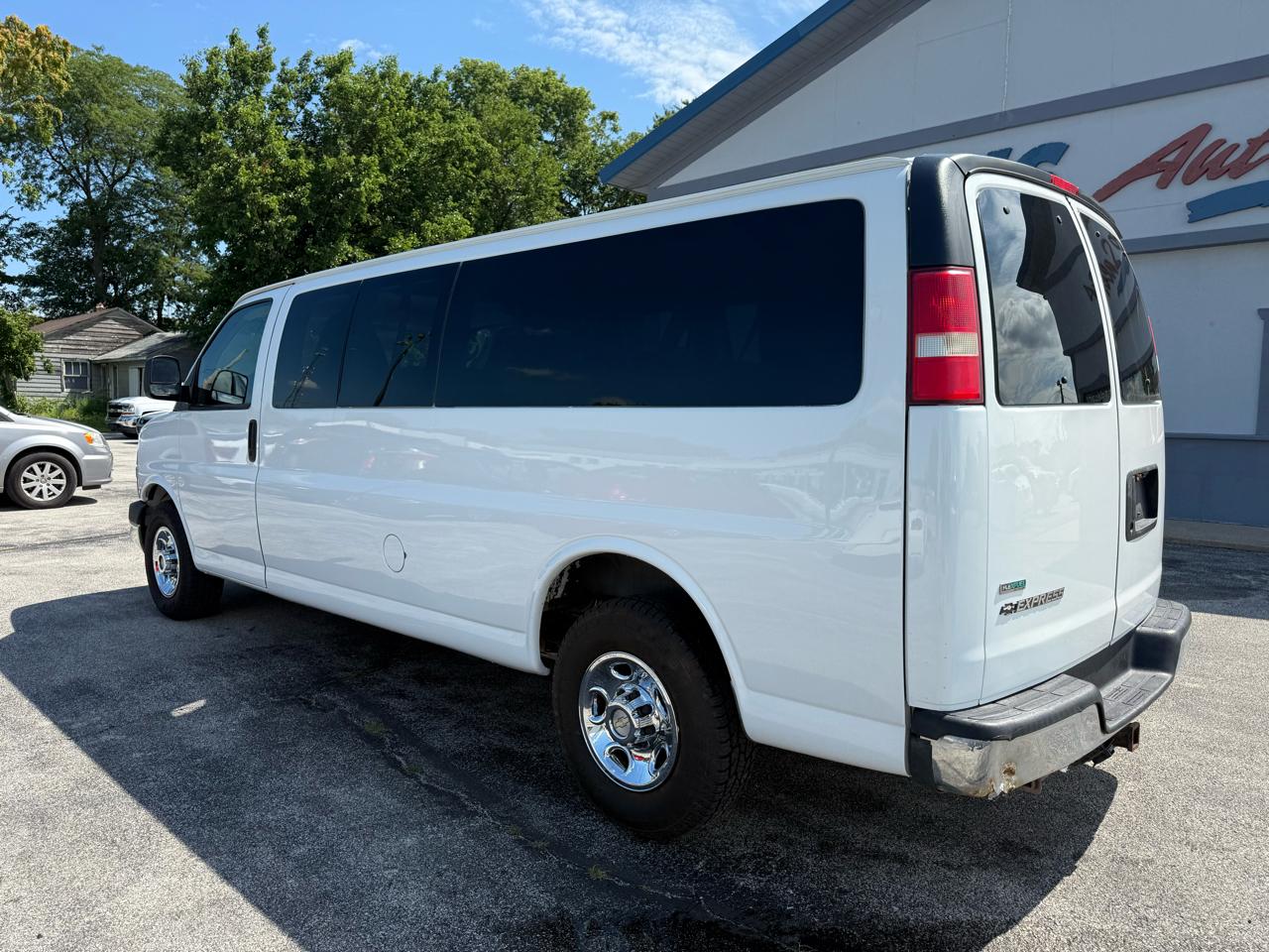 Chevrolet Express LT 3500 Extended 2011