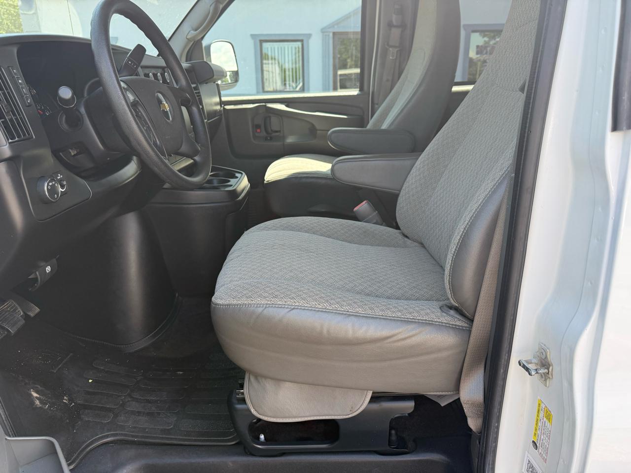 Chevrolet Express LT 3500 Extended 2011