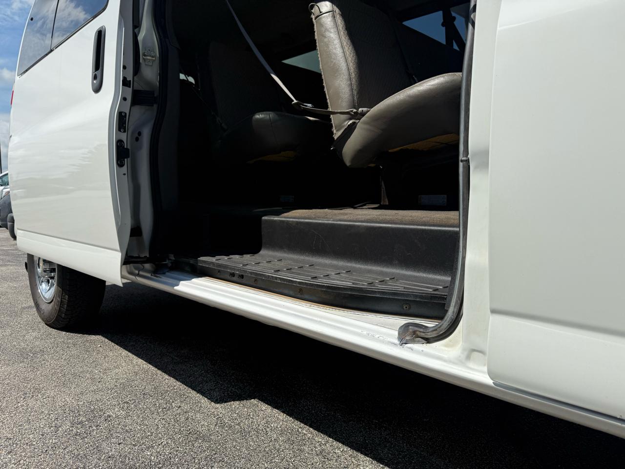 Chevrolet Express LT 3500 Extended 2011