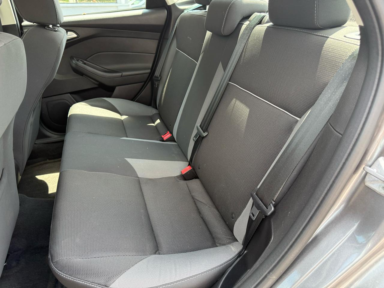 Ford Focus SE Sedan 2014