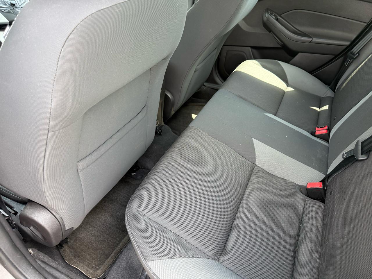 Ford Focus SE Sedan 2014