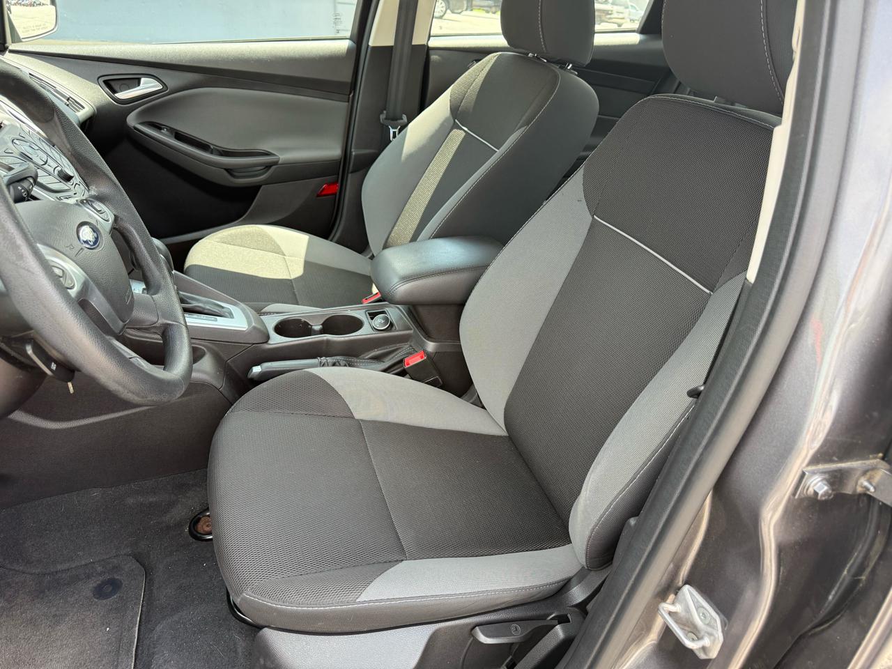 Ford Focus SE Sedan 2014
