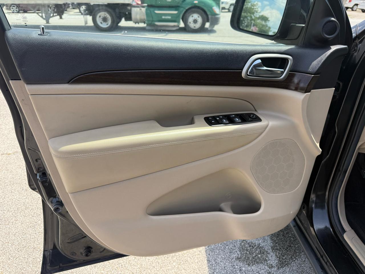Jeep Grand Cherokee Laredo 2WD 2014