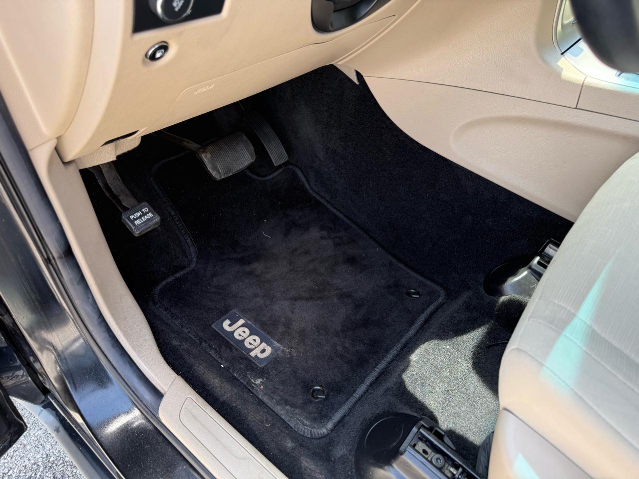 Jeep Grand Cherokee Laredo 2WD 2014