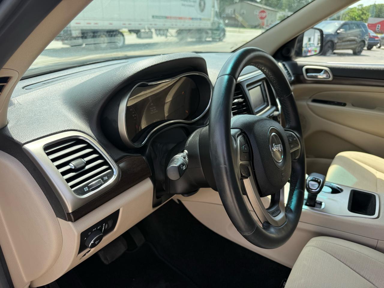 Jeep Grand Cherokee Laredo 2WD 2014