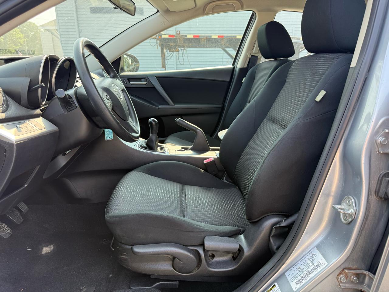 Mazda MAZDA3 i Sport 4-Door 2012
