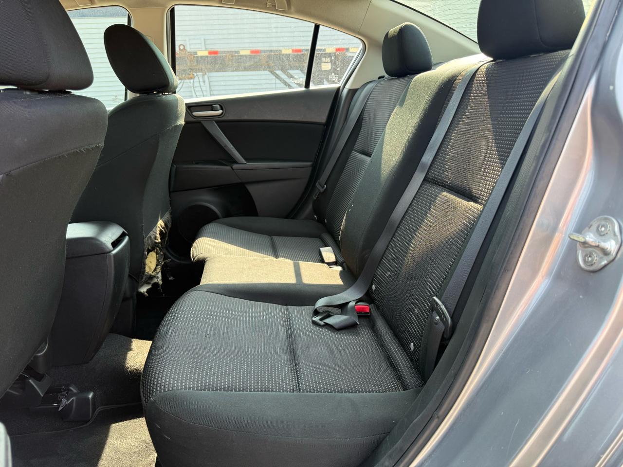 Mazda MAZDA3 i Sport 4-Door 2012