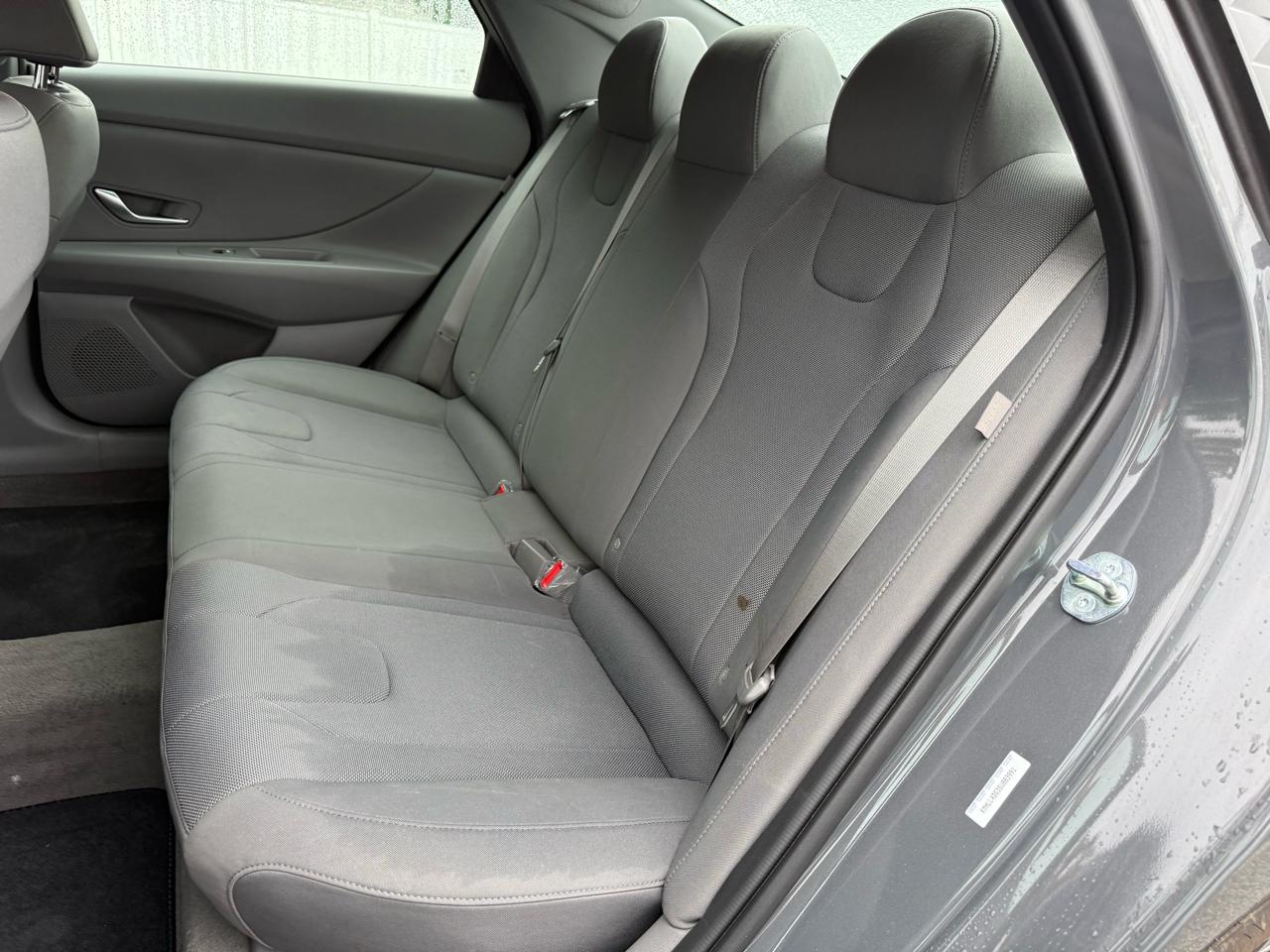 Hyundai Elantra SE 2025